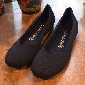 Never worn Rothy’s, navy with rounded toe.